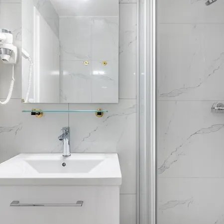 Secret Garden - Lakefront شقة *