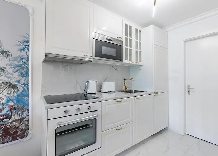 Secret Garden – Lakefront Montreux