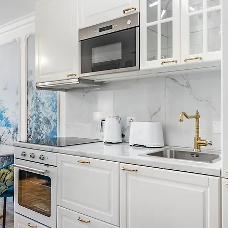 Secret Garden - Lakefront